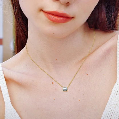 1-carat Morganite pendant necklace, small and elegant