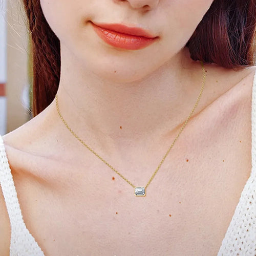 1-carat Morganite pendant necklace, small and elegant