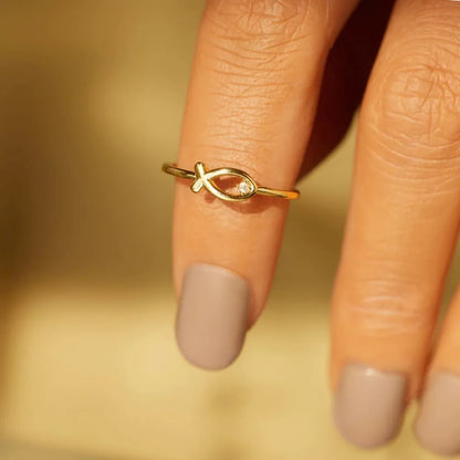 Fish-shaped Zircon-Set Ring, Fashionable and Minimalist