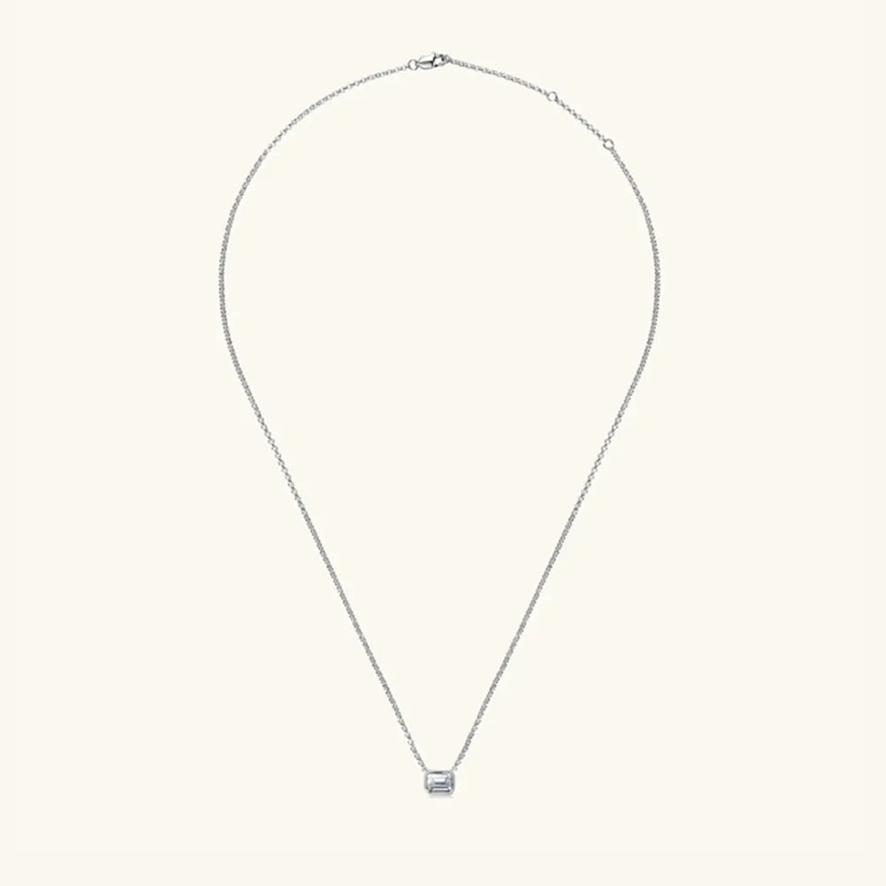1-carat Morganite pendant necklace, small and elegant