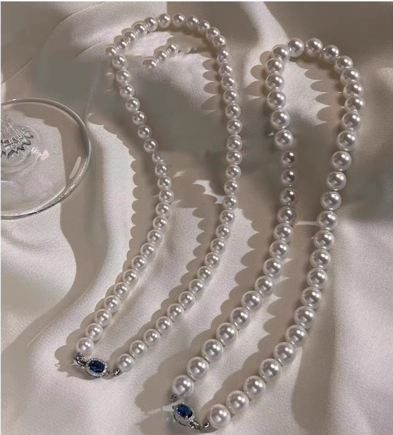Natural Pearl Mother-of-Pearl Necklace with Silver-Blue Gem Clasp