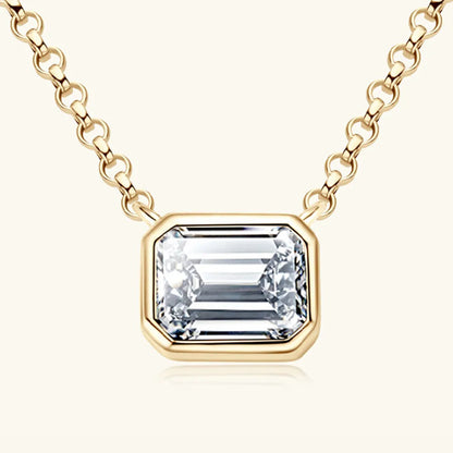 1-carat Morganite pendant necklace, small and elegant