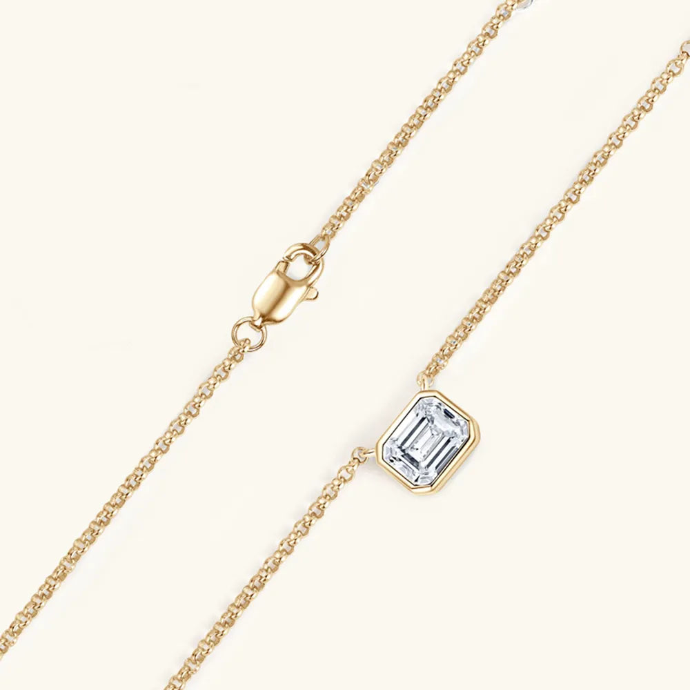 1-carat Morganite pendant necklace, small and elegant