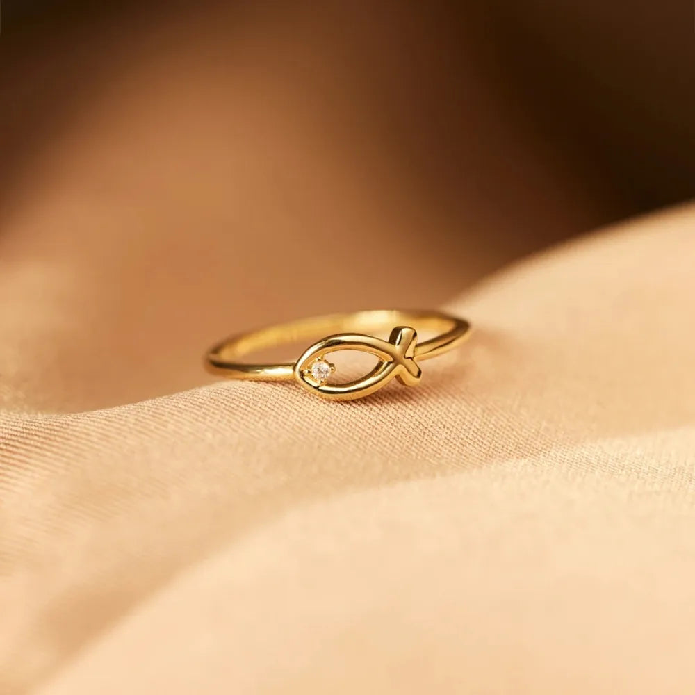 Fish-shaped Zircon-Set Ring, Fashionable and Minimalist
