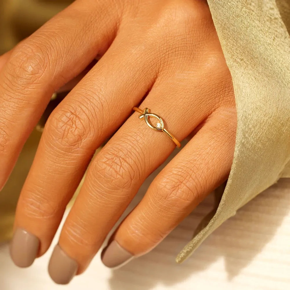 Fish-shaped Zircon-Set Ring, Fashionable and Minimalist