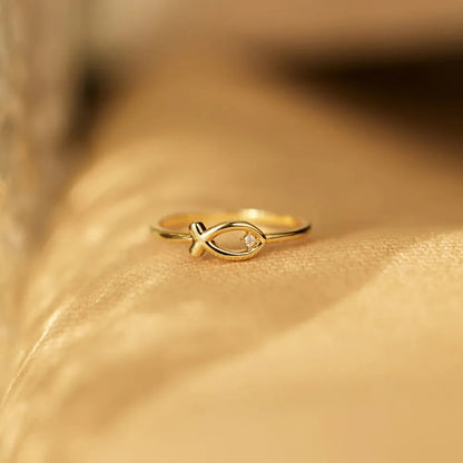 Fish-shaped Zircon-Set Ring, Fashionable and Minimalist